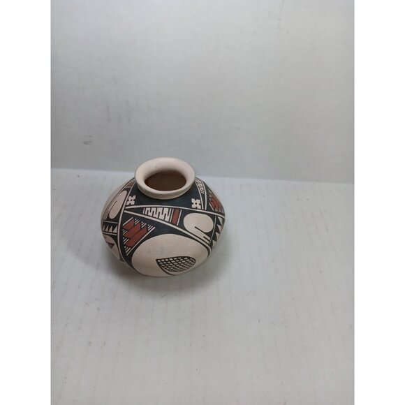 Mata Ortiz pottery Signed by Gabino Ledezma Handmade and Painted Folk Art - Picture 4 of 7